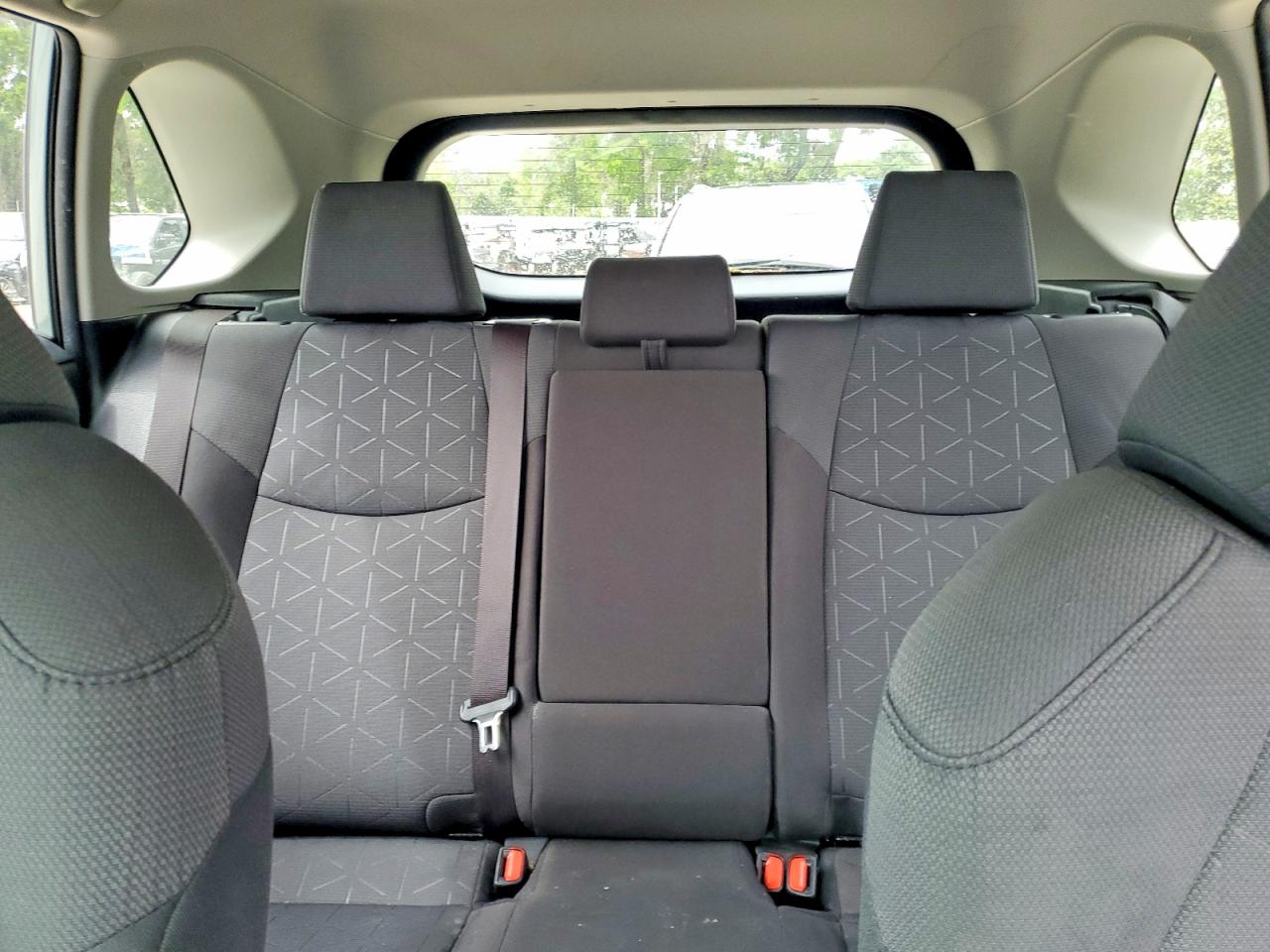 2019 TOYOTA RAV4 XLE photo 28