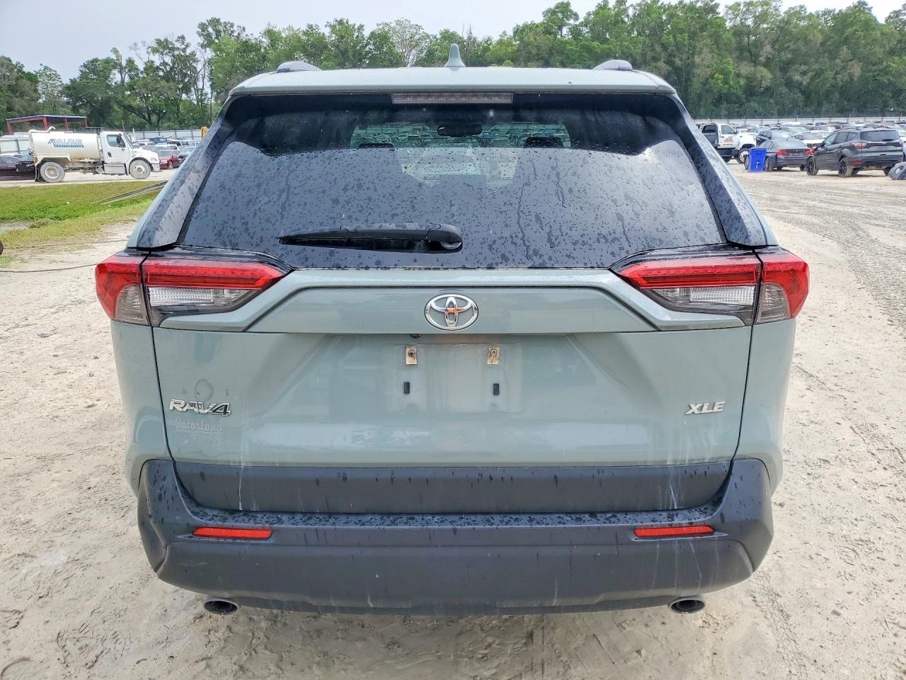 2019 TOYOTA RAV4 XLE photo 16