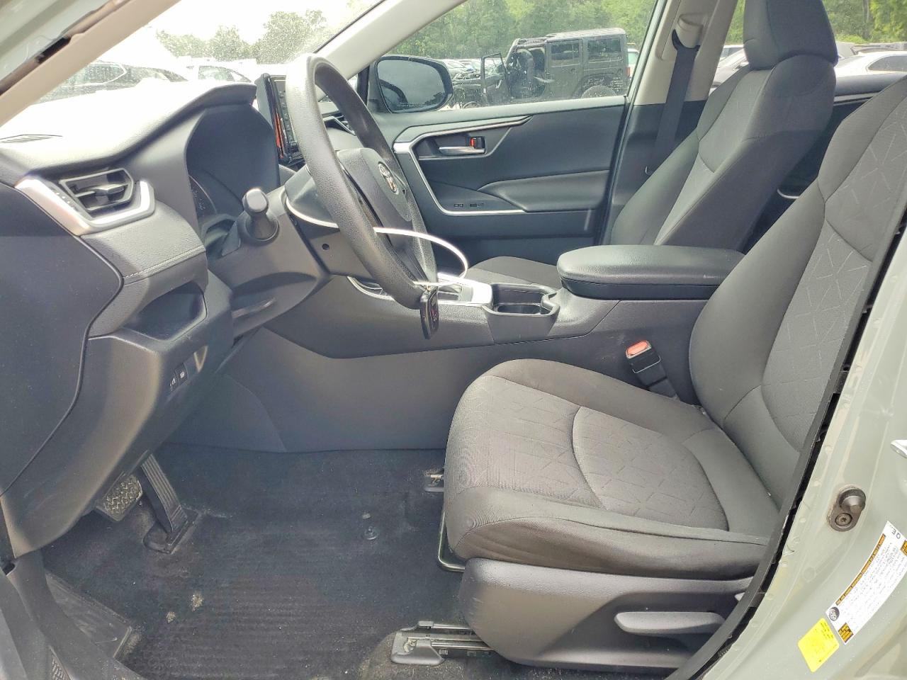 2019 TOYOTA RAV4 XLE photo 19