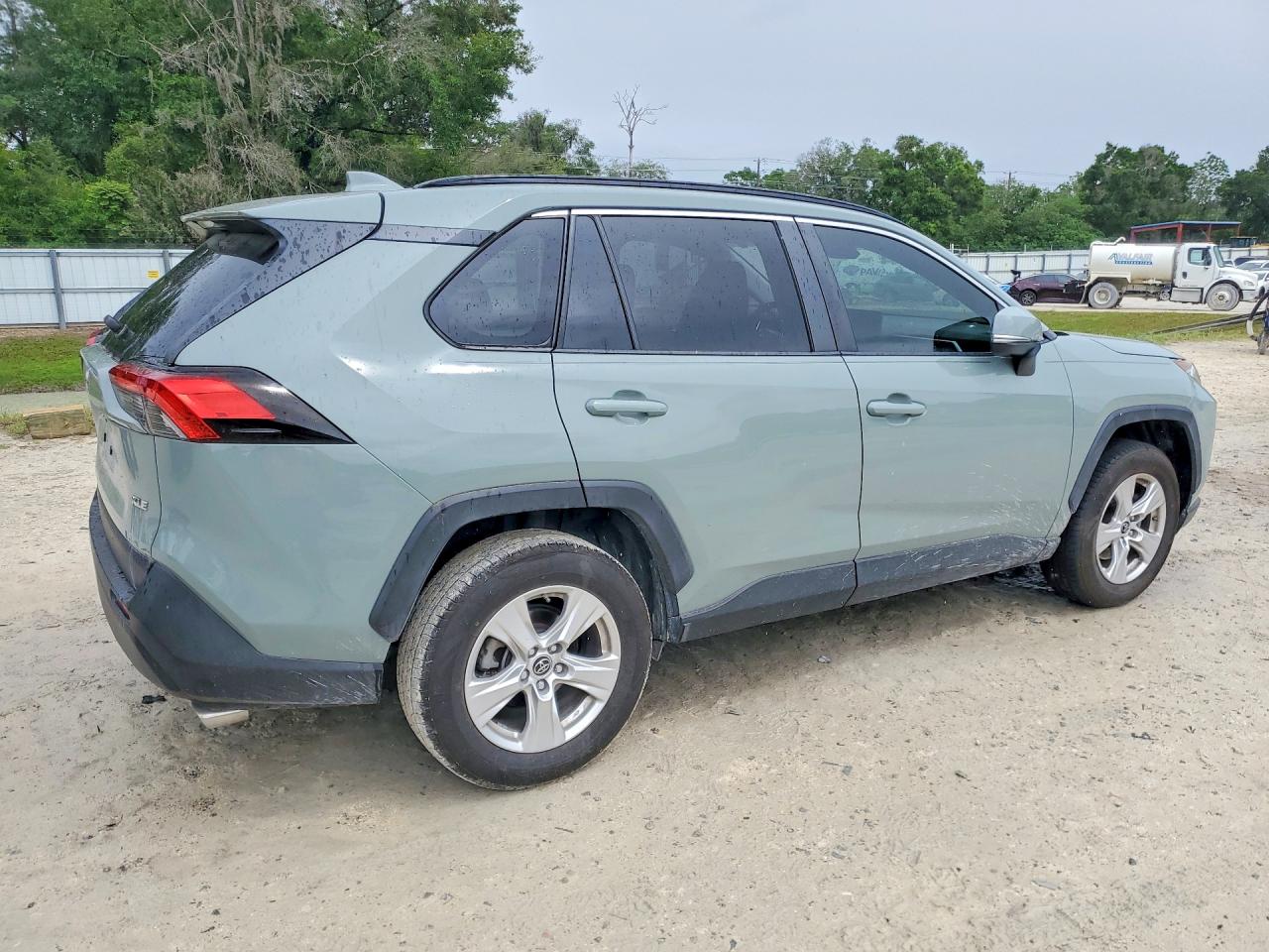2019 TOYOTA RAV4 XLE photo 7