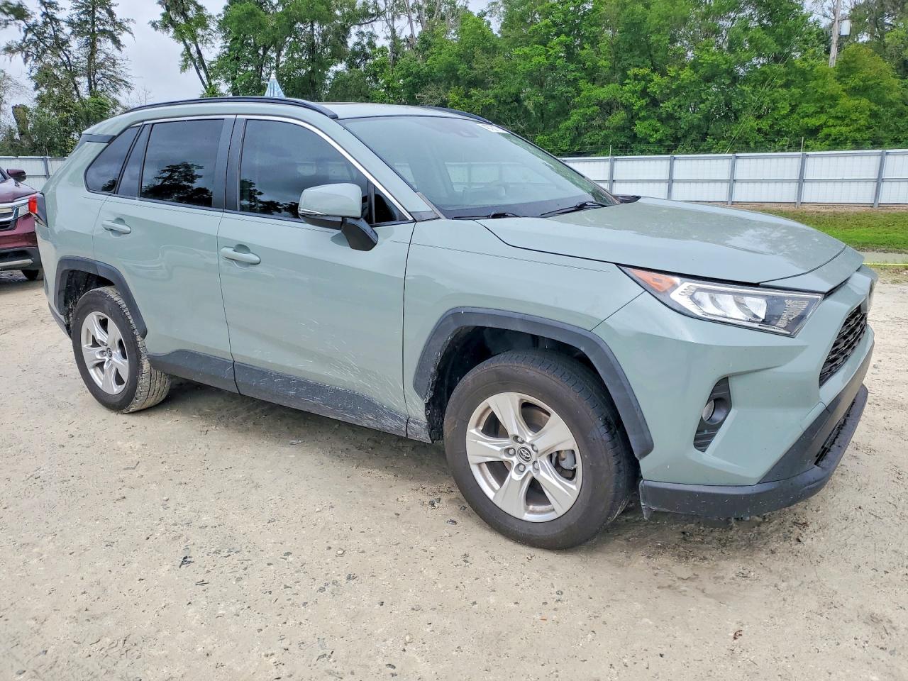 2019 TOYOTA RAV4 XLE photo 10
