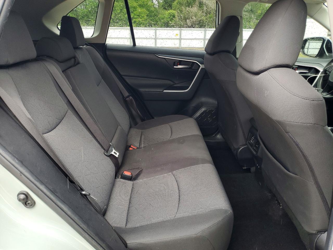 2019 TOYOTA RAV4 XLE photo 31