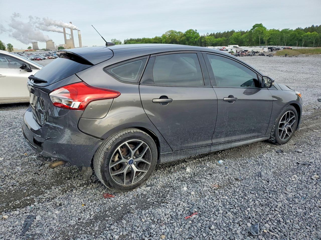2015 FORD FOCUS SE photo 5