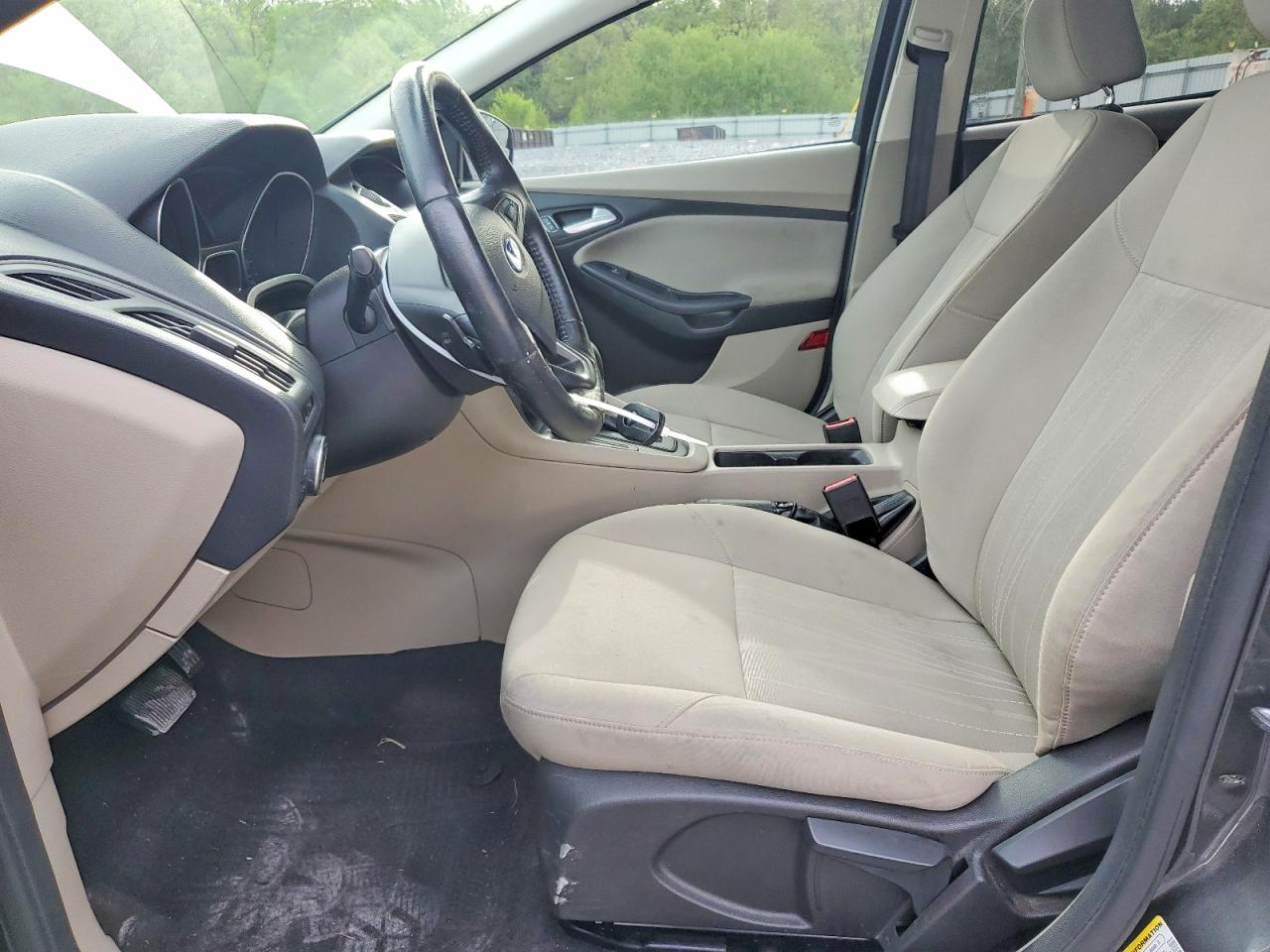 2015 FORD FOCUS SE photo 13