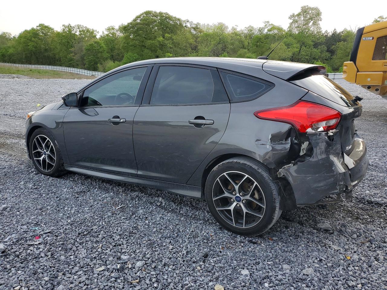 2015 FORD FOCUS SE photo 3