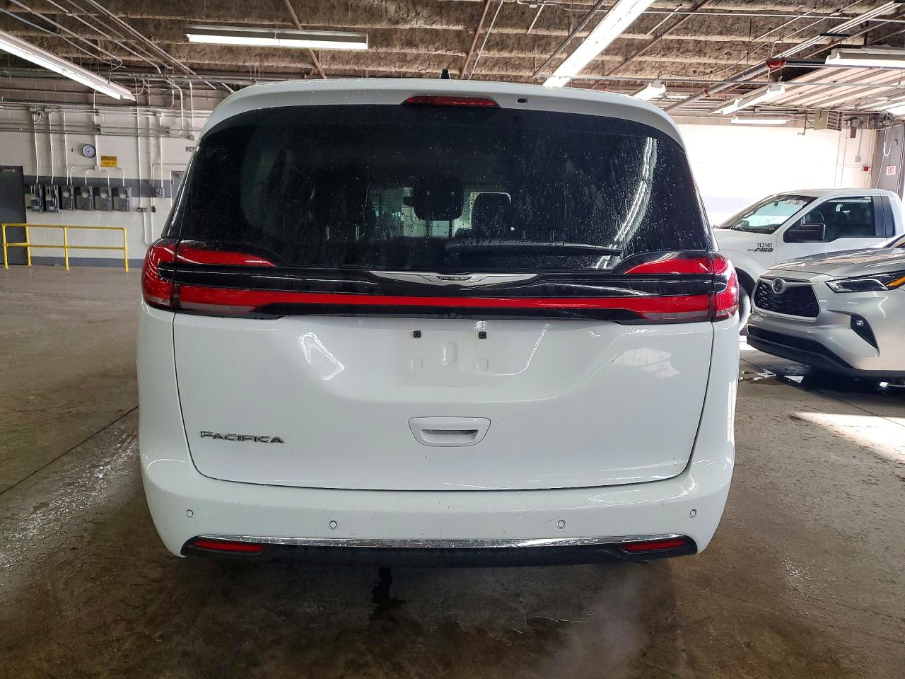 2024 CHRYSLER PACIFICA TOURING L photo 6