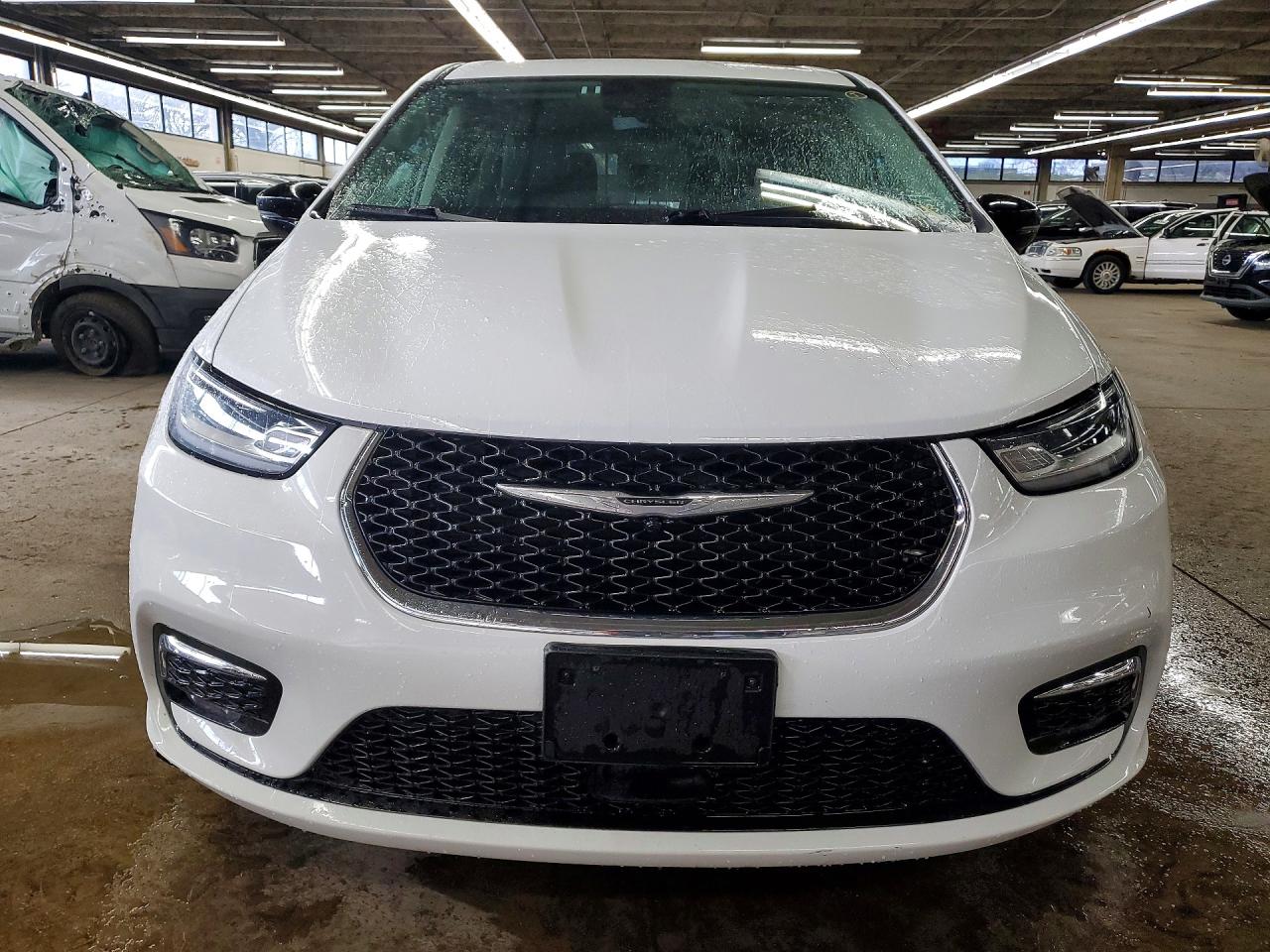 2024 CHRYSLER PACIFICA TOURING L photo 5