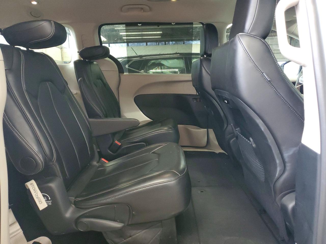 2024 CHRYSLER PACIFICA TOURING L photo 11