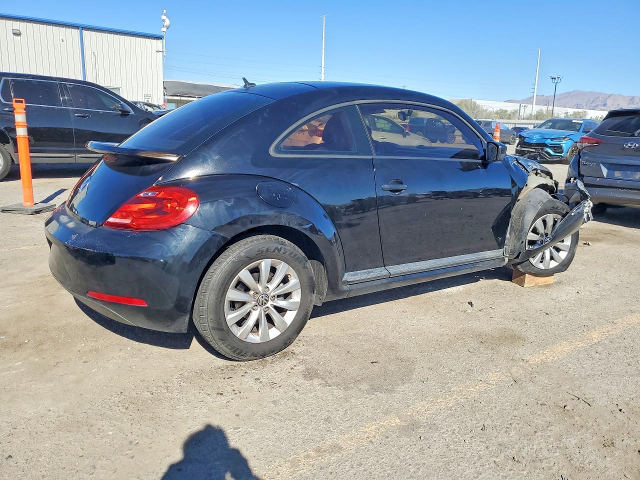 2014 VOLKSWAGEN BEETLE photo 5