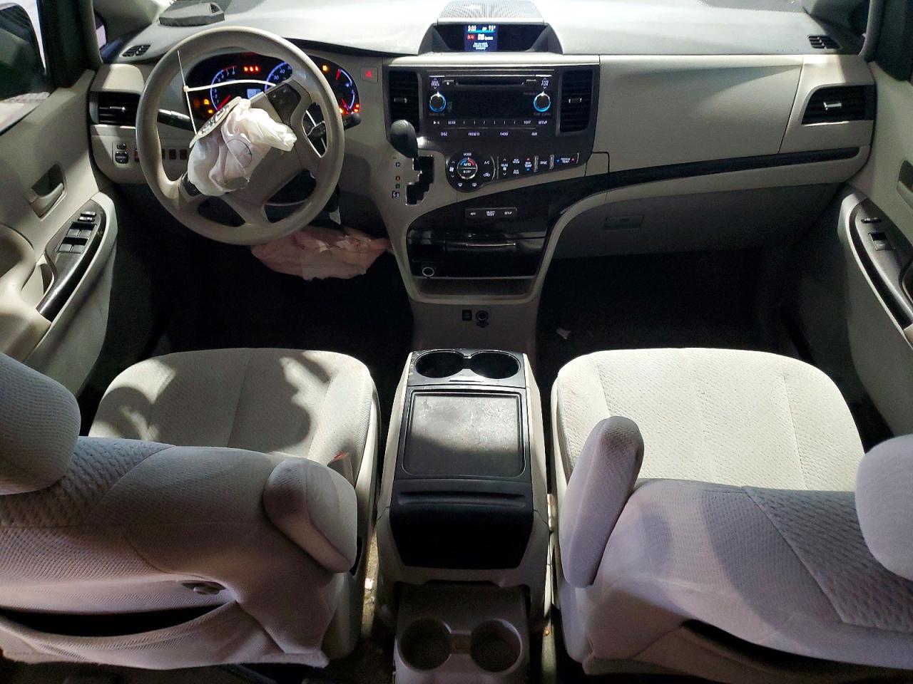 2013 TOYOTA SIENNA LE 7-PASSENGER photo 15