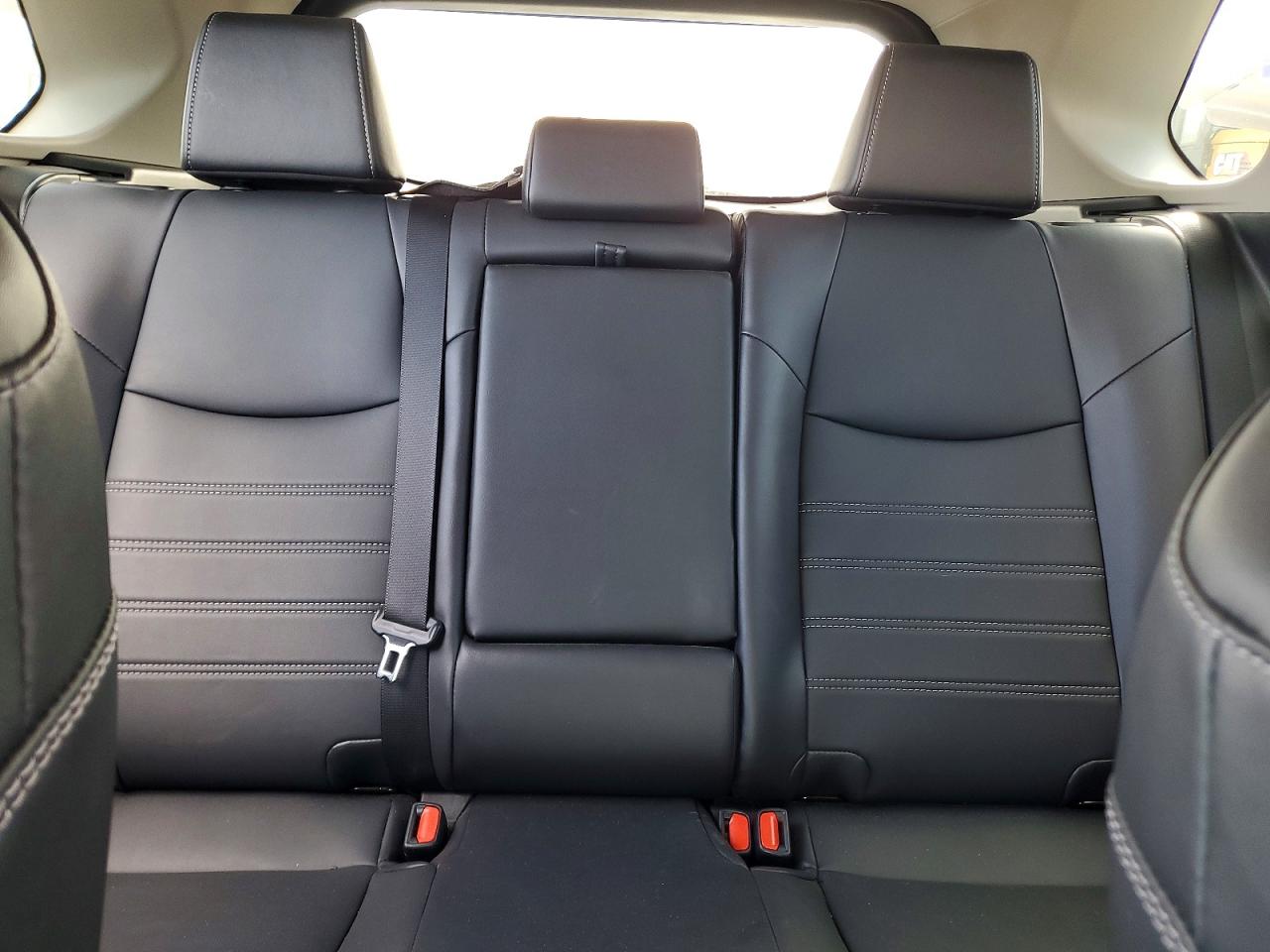 2025 TOYOTA RAV4 XLE PREMIUM photo 19