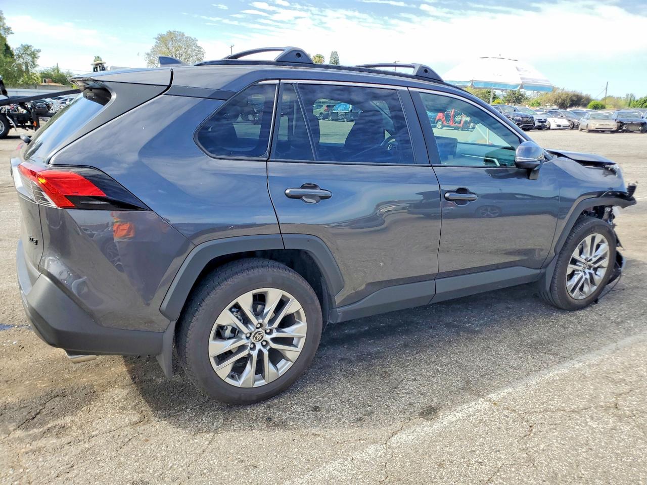 2025 TOYOTA RAV4 XLE PREMIUM photo 5