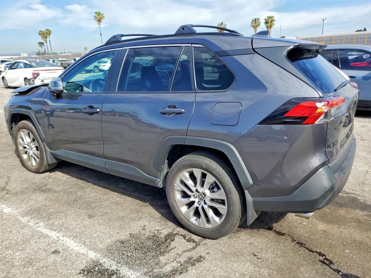 2025 TOYOTA RAV4 XLE PREMIUM photo 3