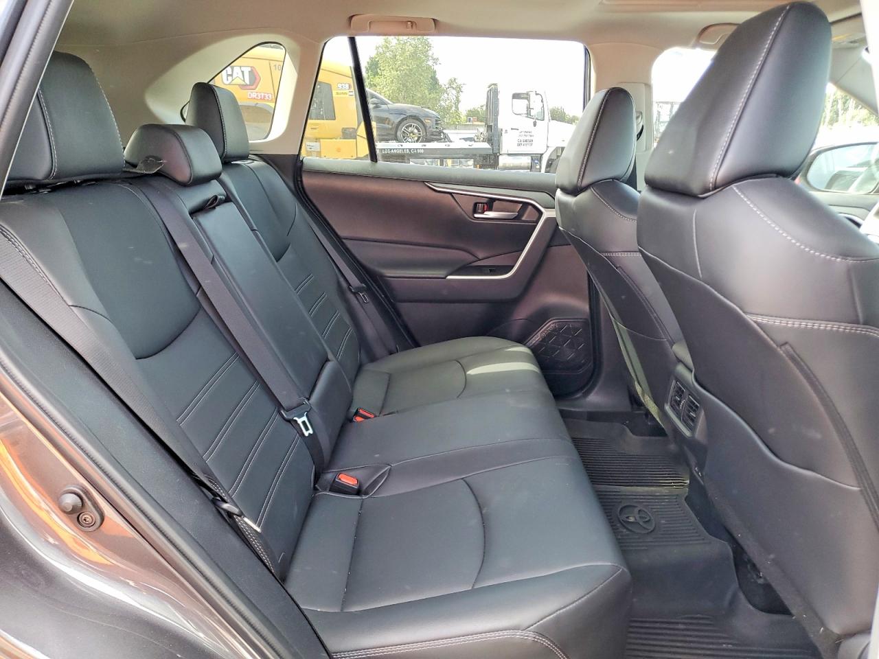 2025 TOYOTA RAV4 XLE PREMIUM photo 21