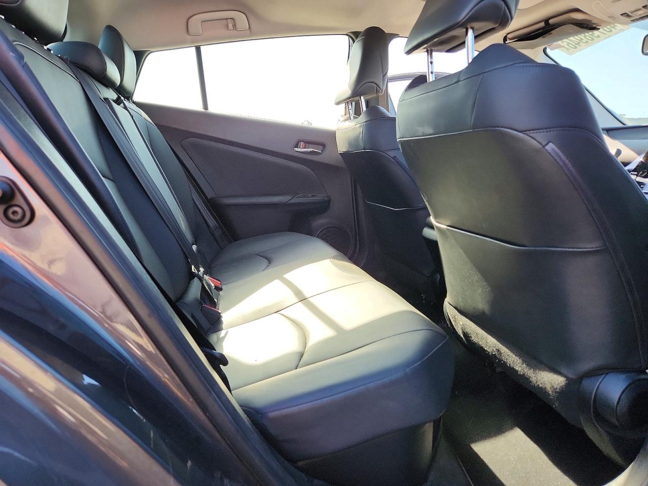 2016 TOYOTA PRIUS FOUR photo 19