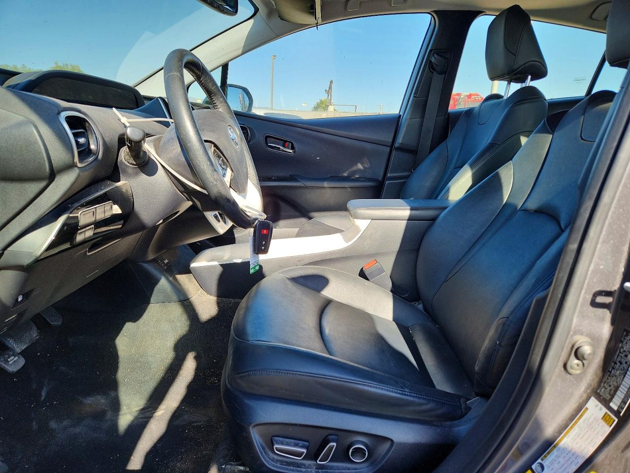 2016 TOYOTA PRIUS FOUR photo 13
