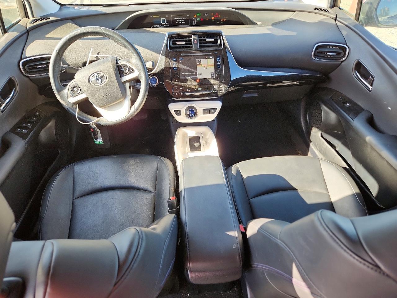 2016 TOYOTA PRIUS FOUR photo 15