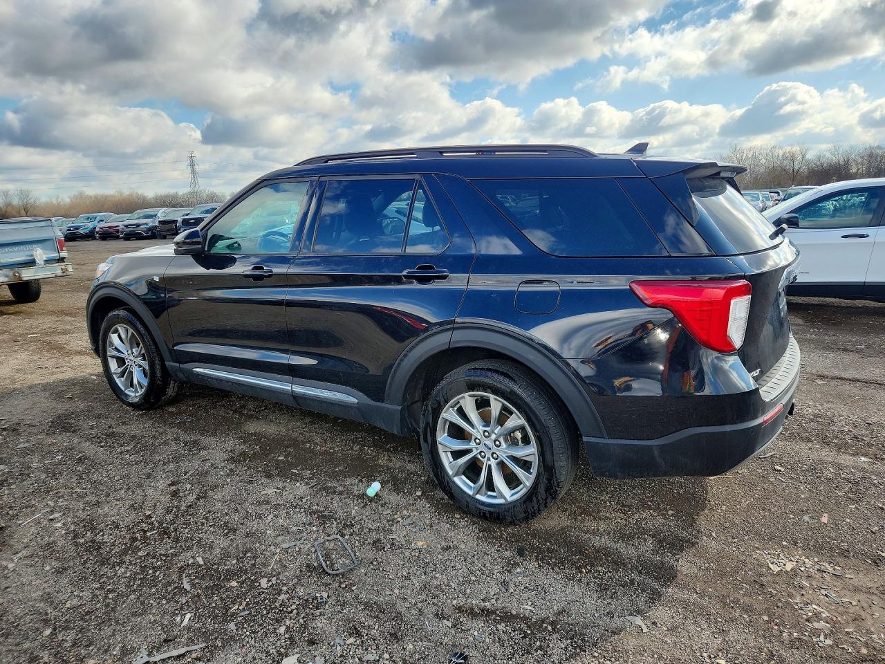 2024 FORD EXPLORER XLT photo 2