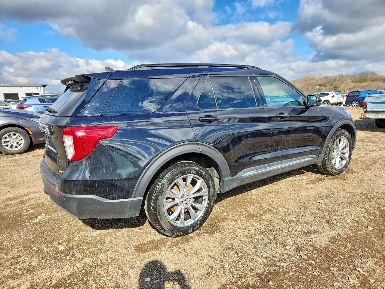 2024 FORD EXPLORER XLT photo 3