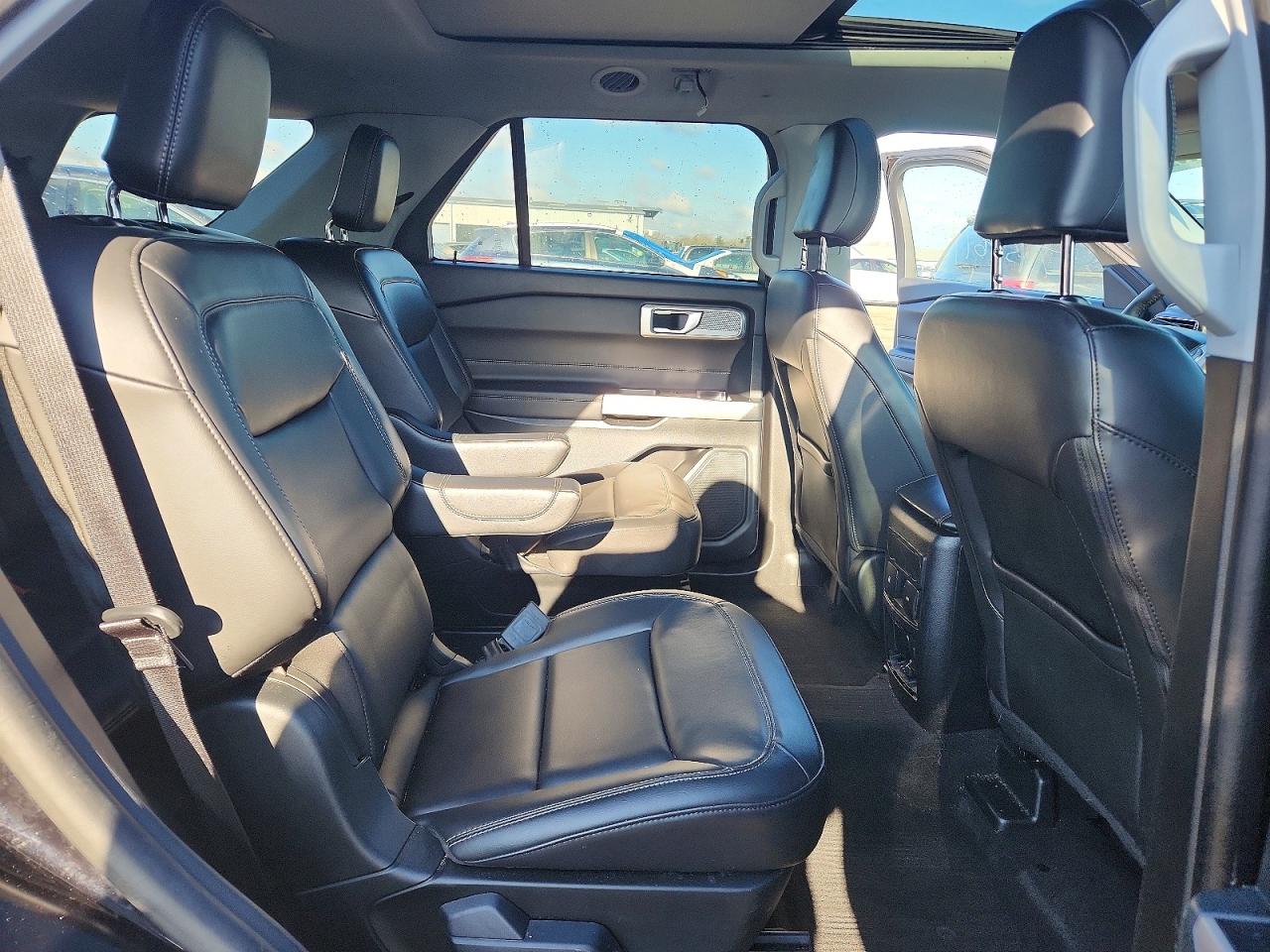 2024 FORD EXPLORER XLT photo 11