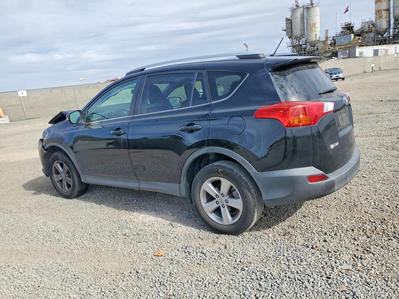 2013 TOYOTA RAV4 XLE photo 3
