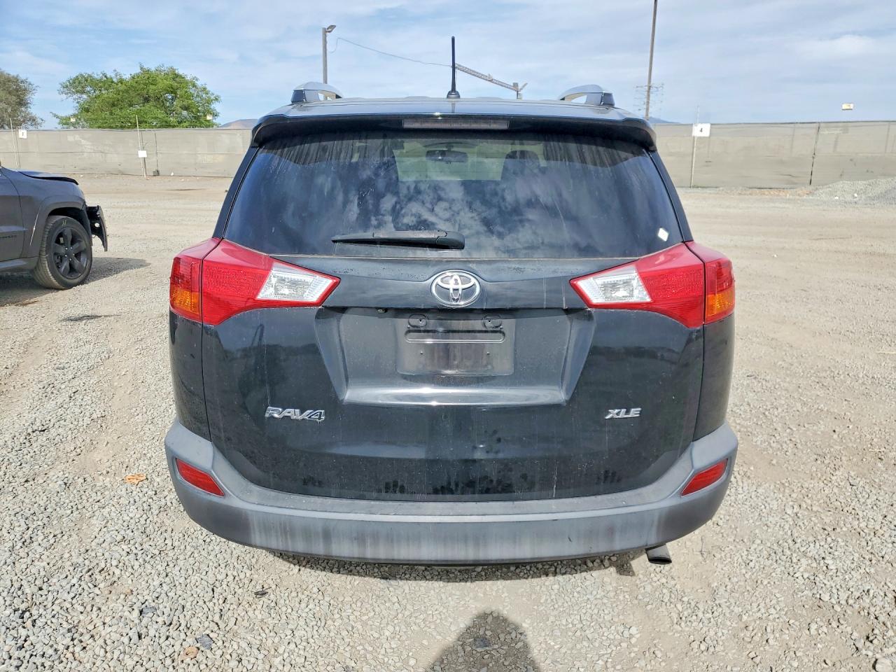 2013 TOYOTA RAV4 XLE photo 11