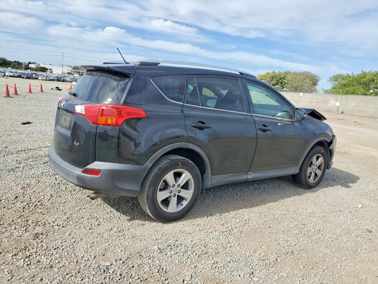 2013 TOYOTA RAV4 XLE photo 5