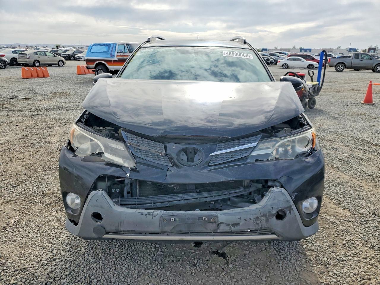 2013 TOYOTA RAV4 XLE photo 9