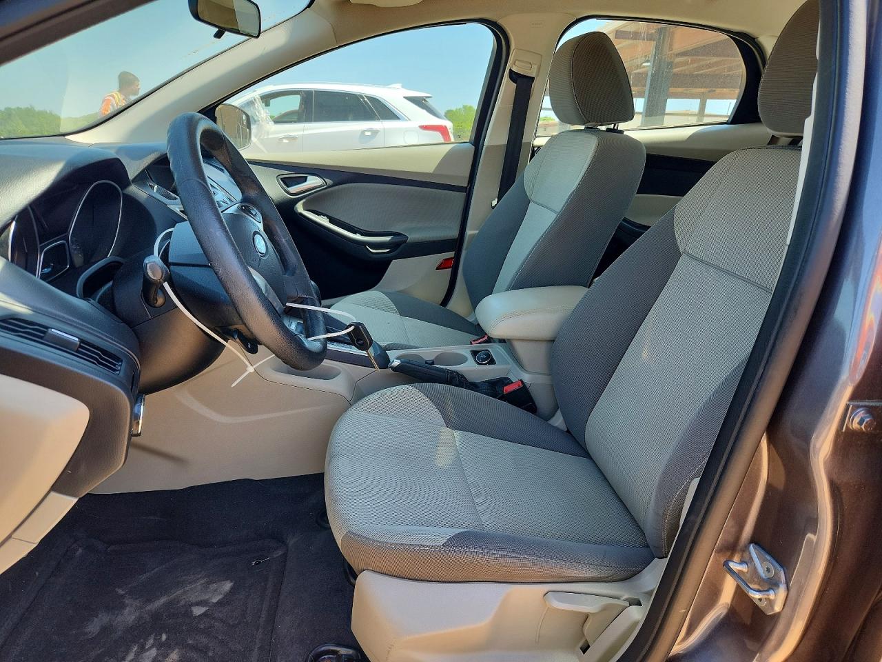 2014 FORD FOCUS SE photo 13