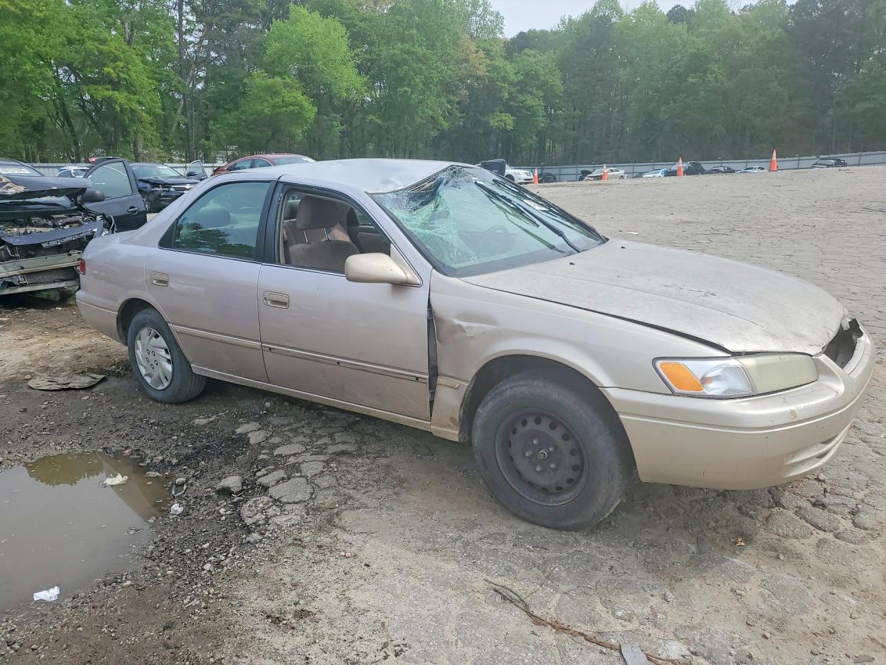 1997 TOYOTA CAMRY LE photo 10