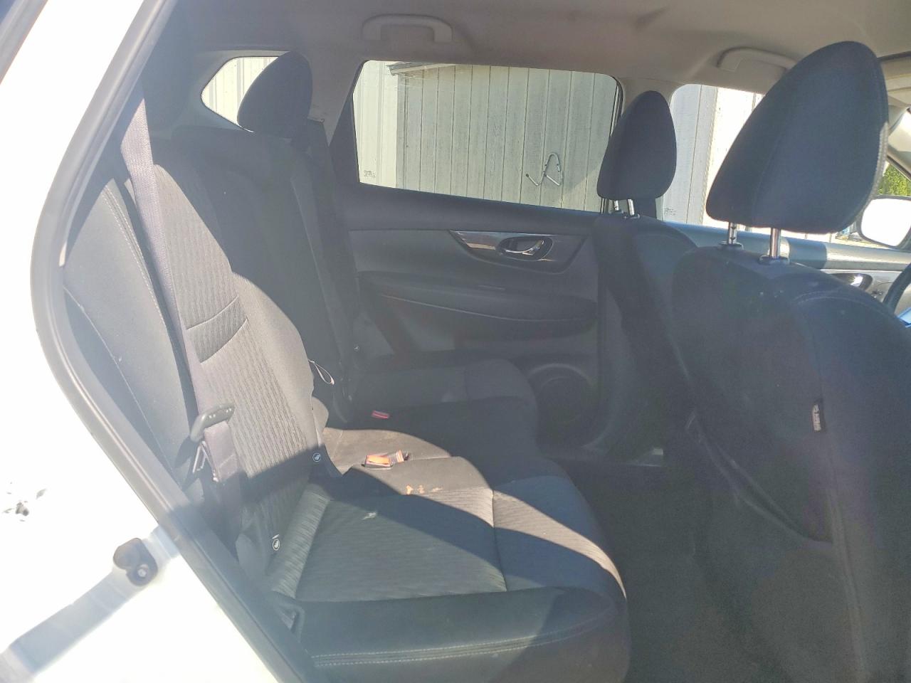 2017 NISSAN ROGUE SV photo 11