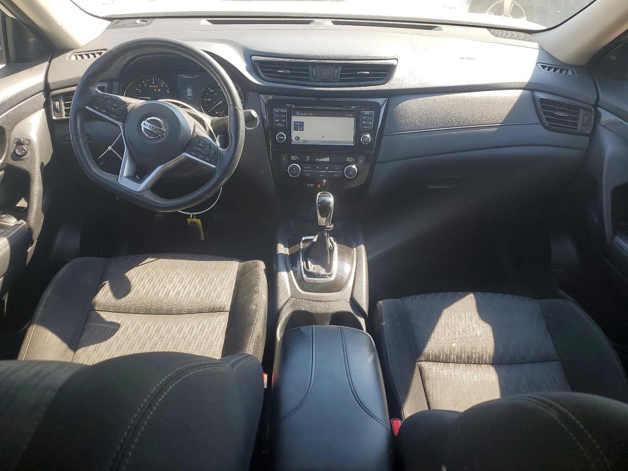 2017 NISSAN ROGUE SV photo 8