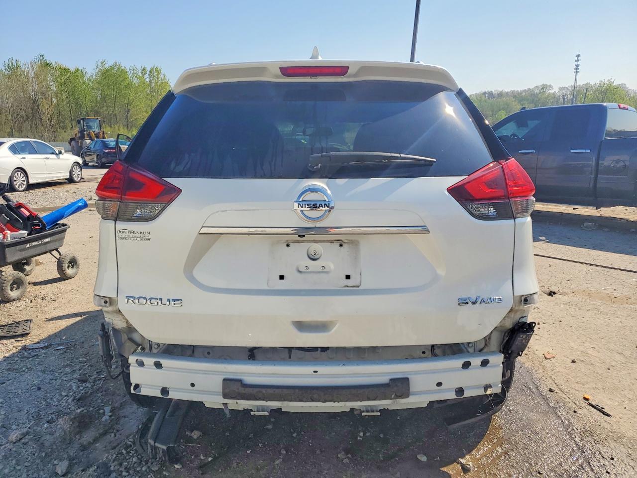 2017 NISSAN ROGUE SV photo 6