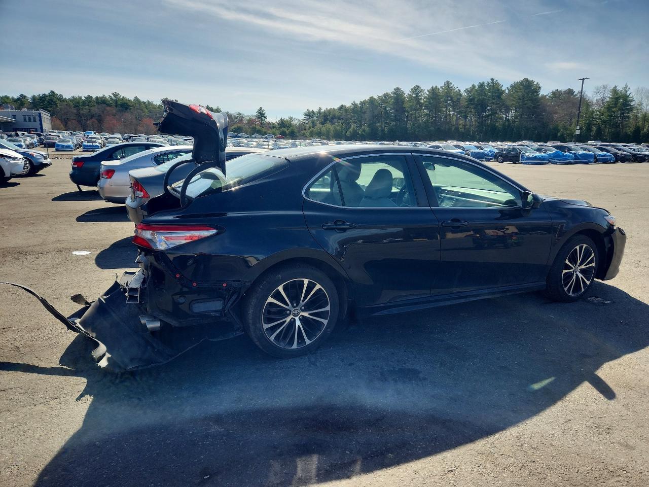 2018 TOYOTA CAMRY SE photo 5