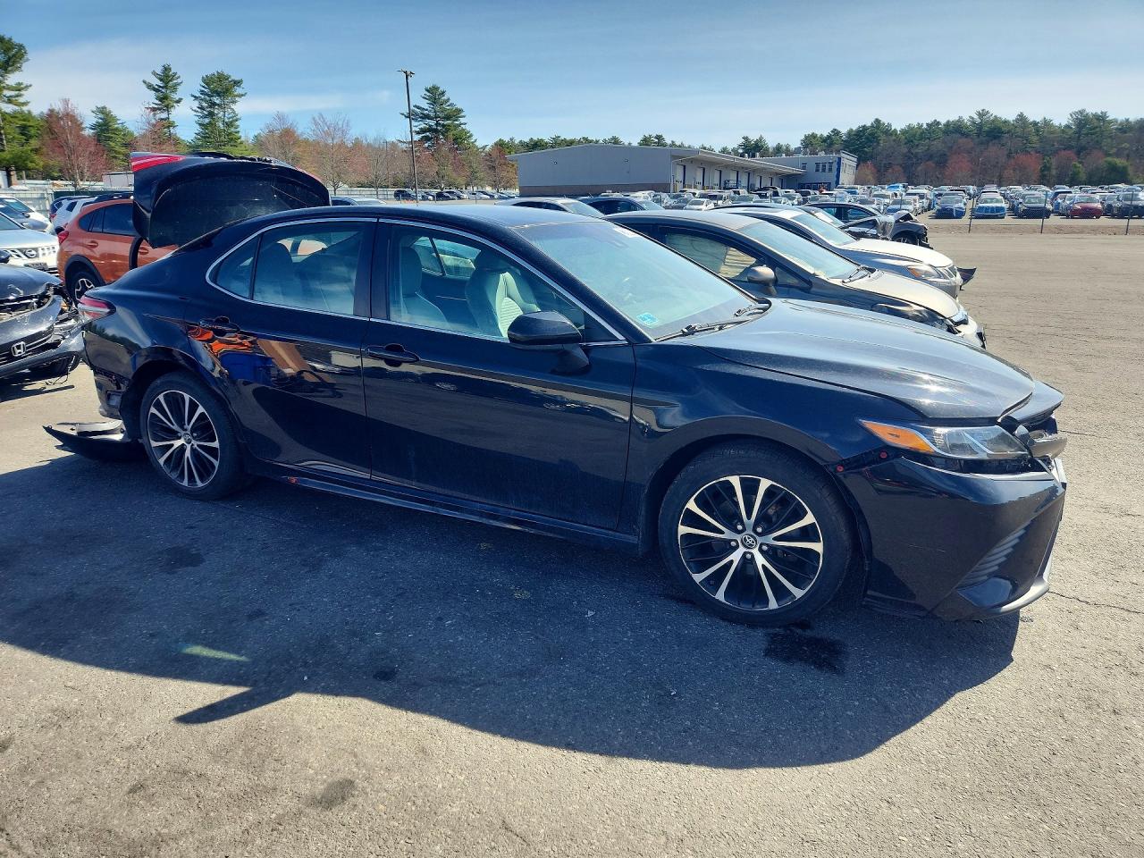 2018 TOYOTA CAMRY SE photo 7