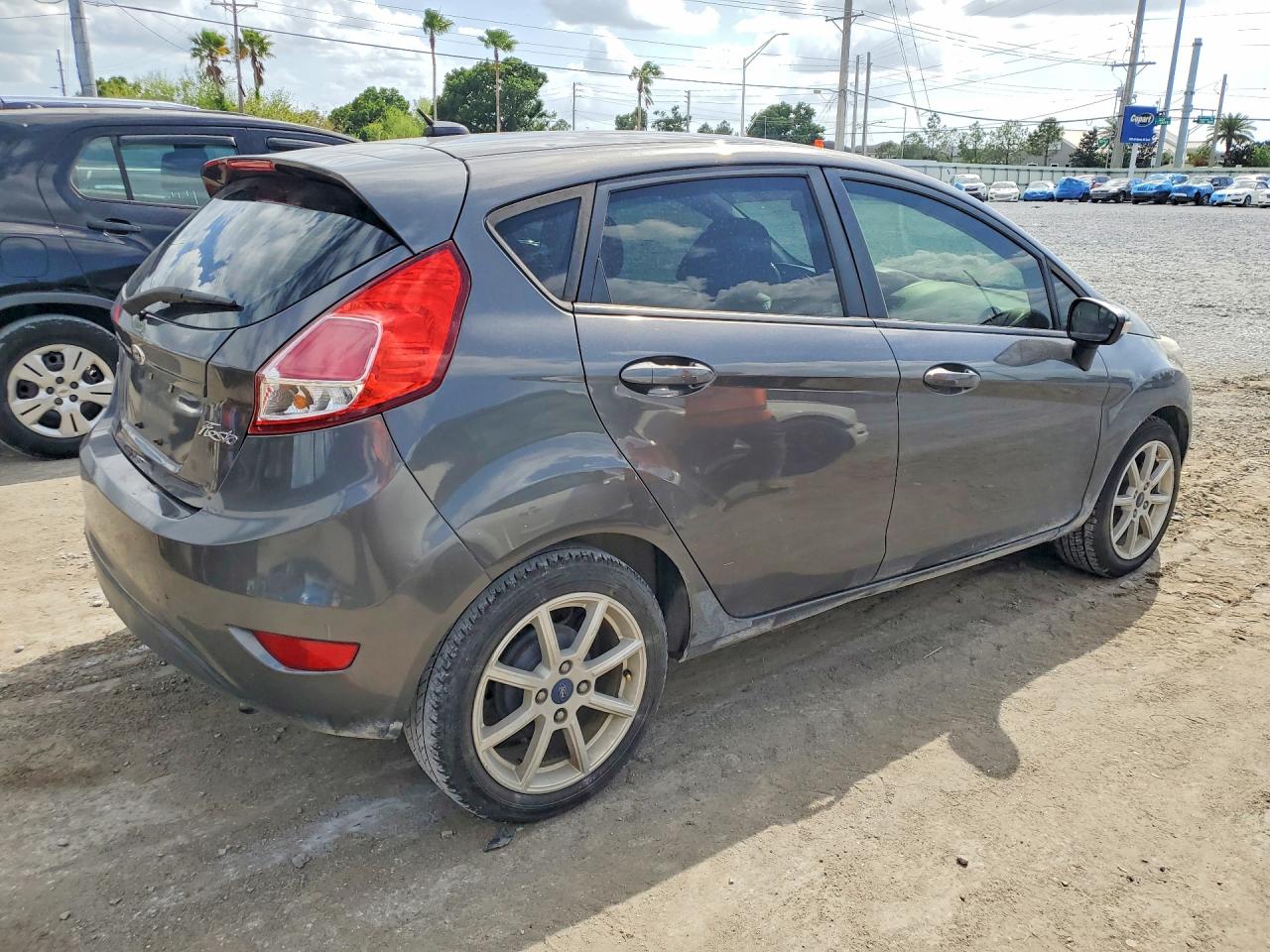 2015 FORD FIESTA SE photo 5