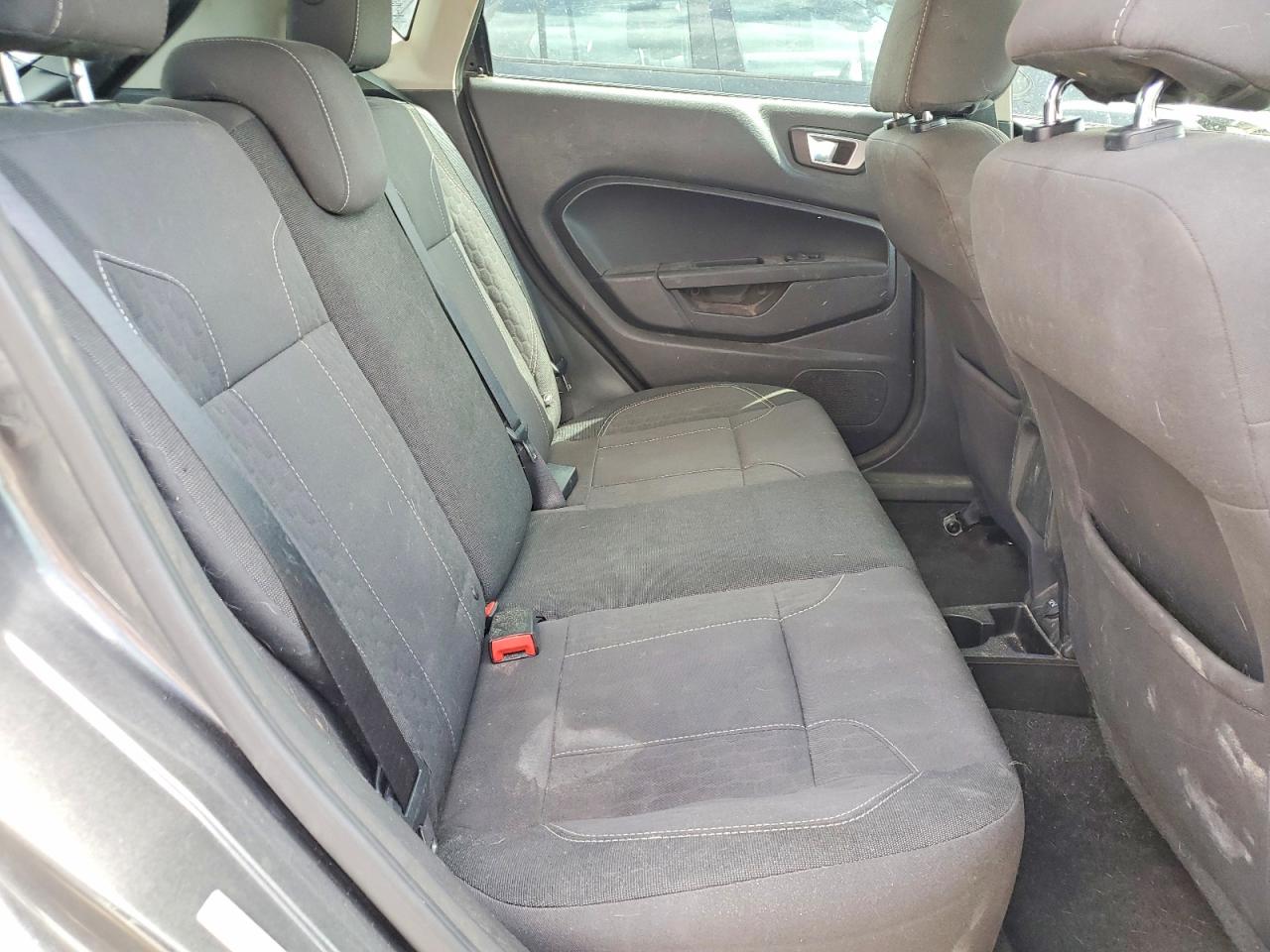 2015 FORD FIESTA SE photo 21