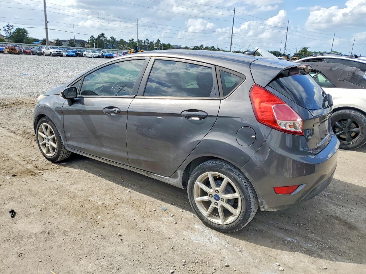 2015 FORD FIESTA SE photo 3