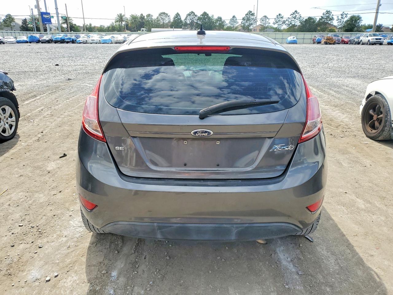 2015 FORD FIESTA SE photo 11