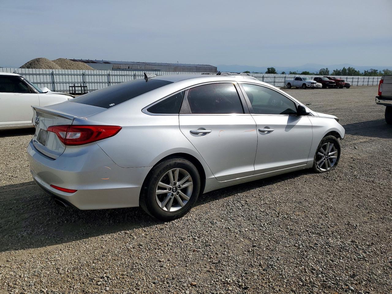 2017 HYUNDAI SONATA BASE photo 5