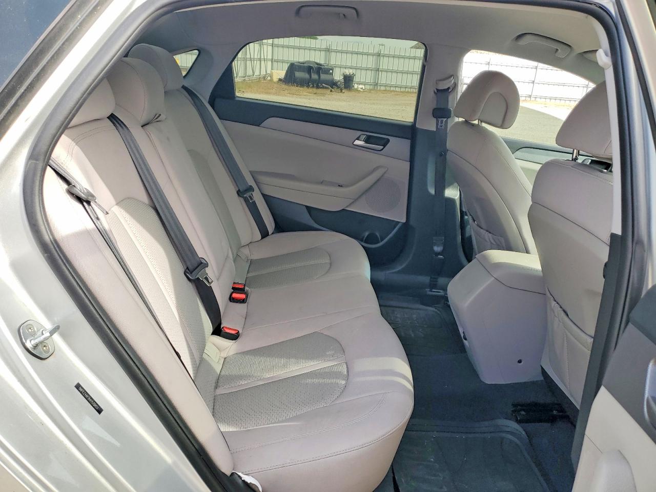 2017 HYUNDAI SONATA BASE photo 19