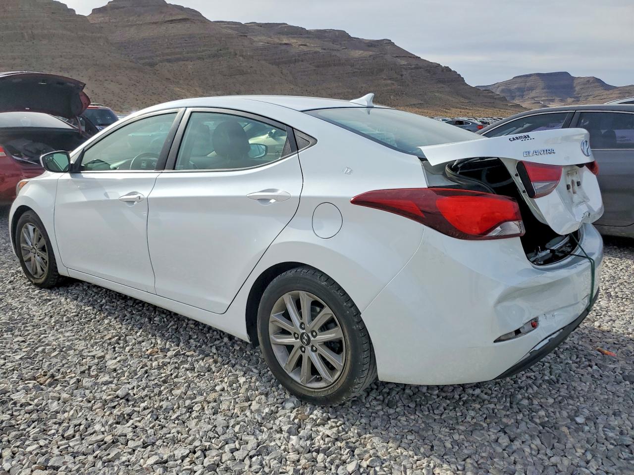 2015 HYUNDAI ELANTRA SE photo 4