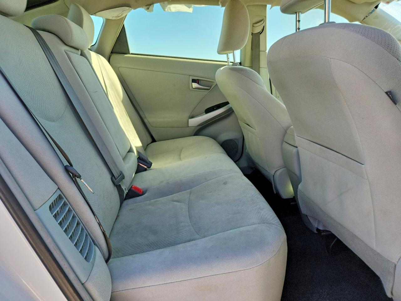 2015 TOYOTA PRIUS TWO photo 10
