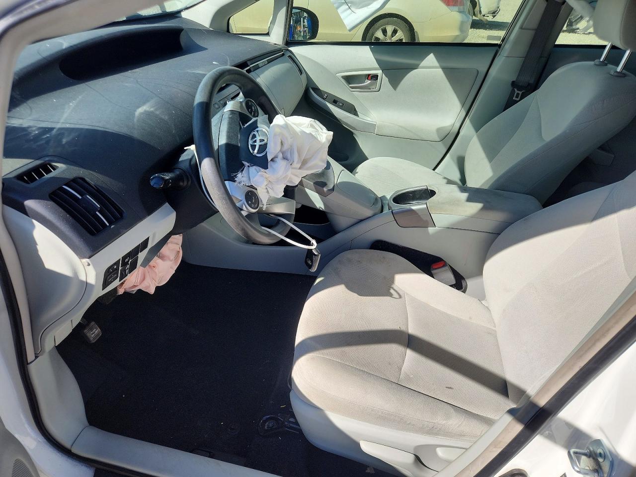2015 TOYOTA PRIUS TWO photo 7