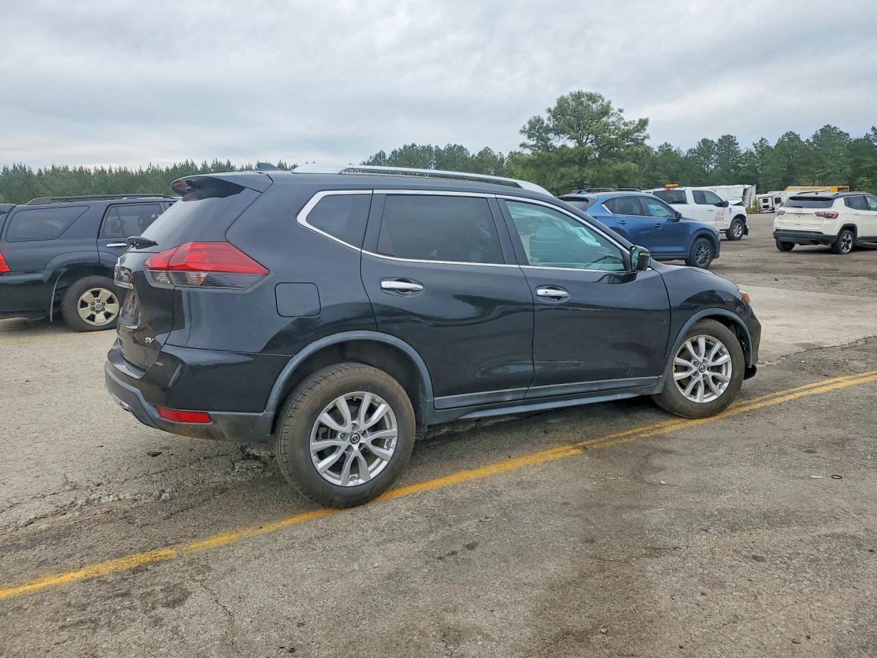 2018 NISSAN ROGUE SV photo 3