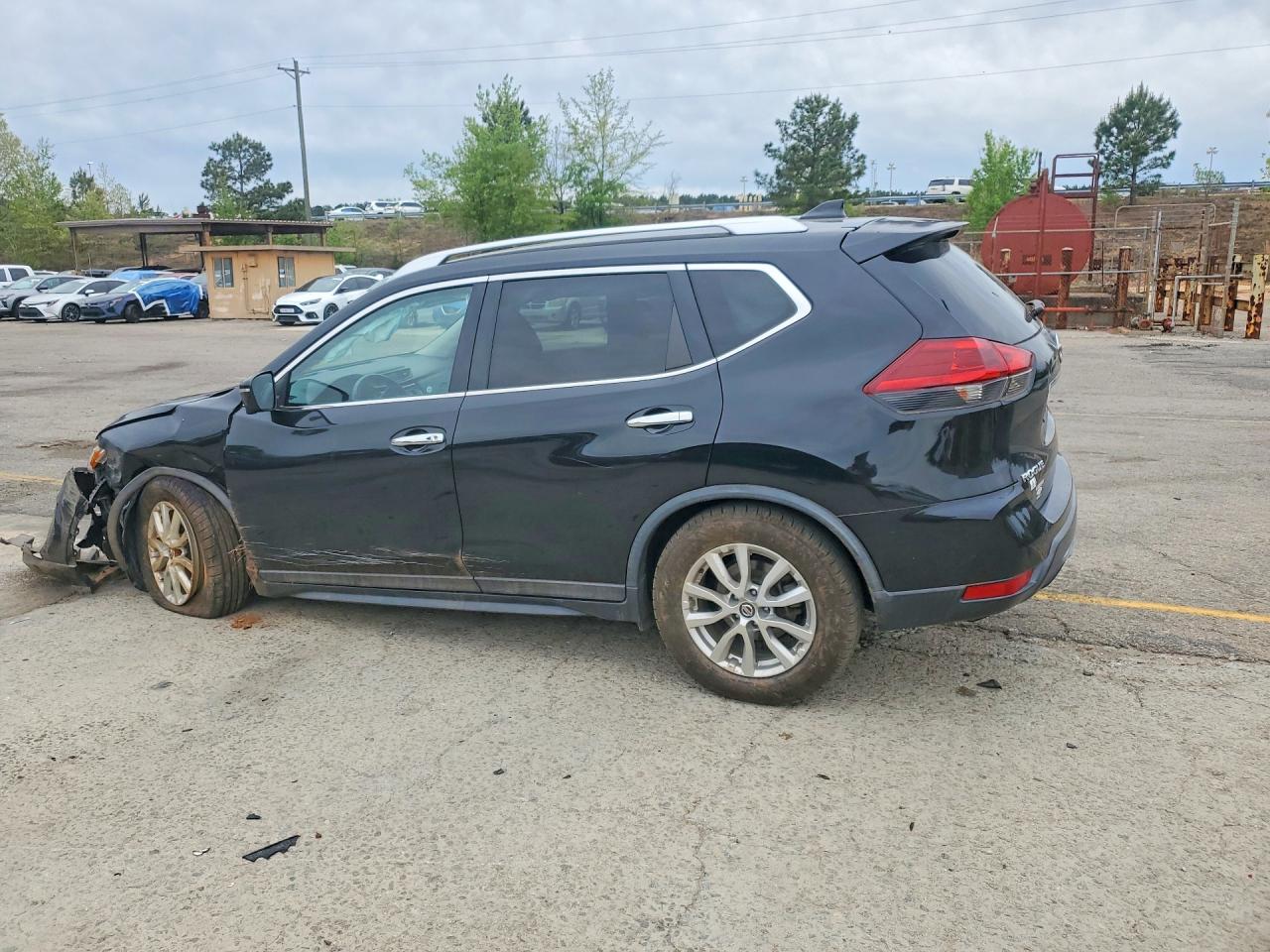 2018 NISSAN ROGUE SV photo 2