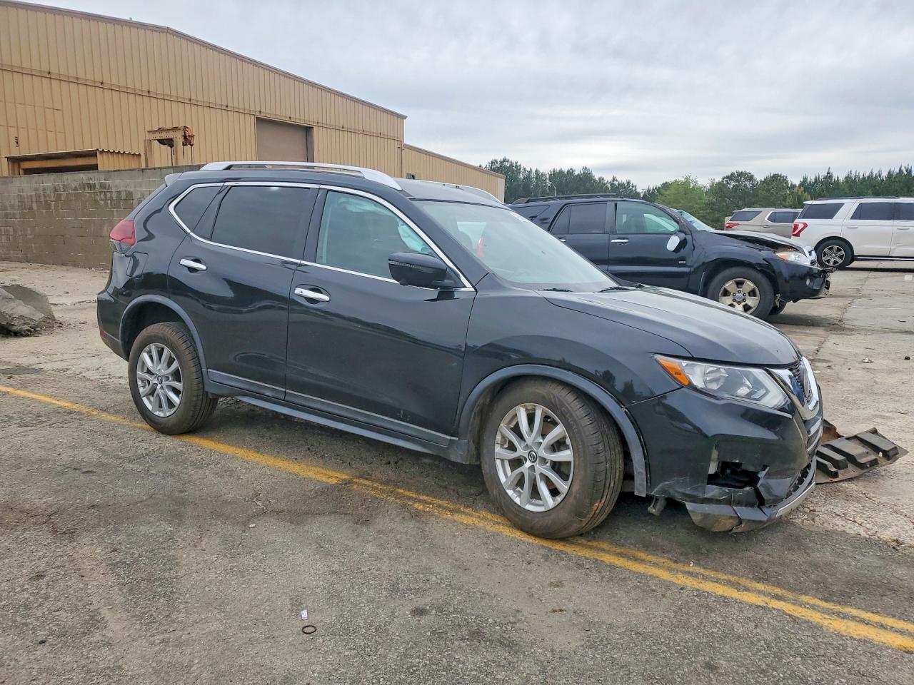 2018 NISSAN ROGUE SV photo 4