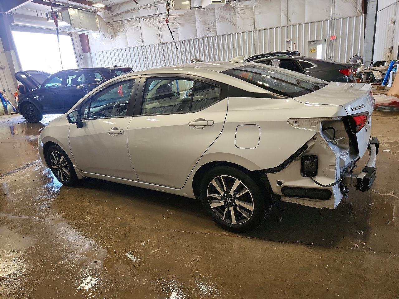 2020 NISSAN VERSA SV photo 3