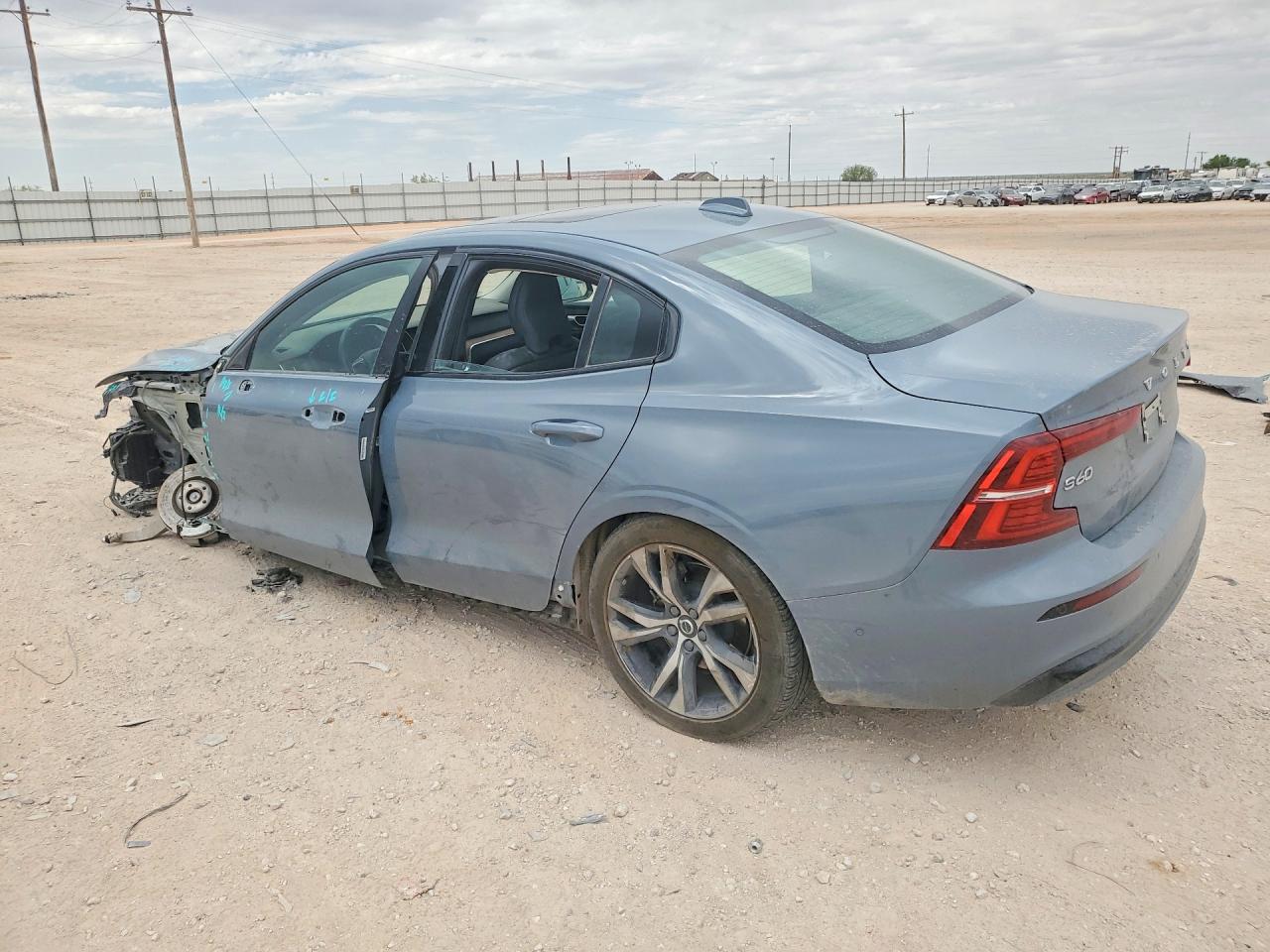 2024 VOLVO S60 PLUS photo 3