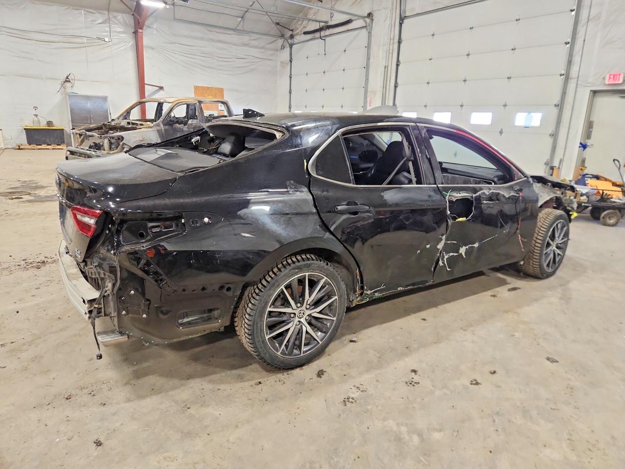 2021 TOYOTA CAMRY XLE photo 5